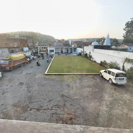Hotel Modi Palace, Chanderi Mp Buitenkant foto
