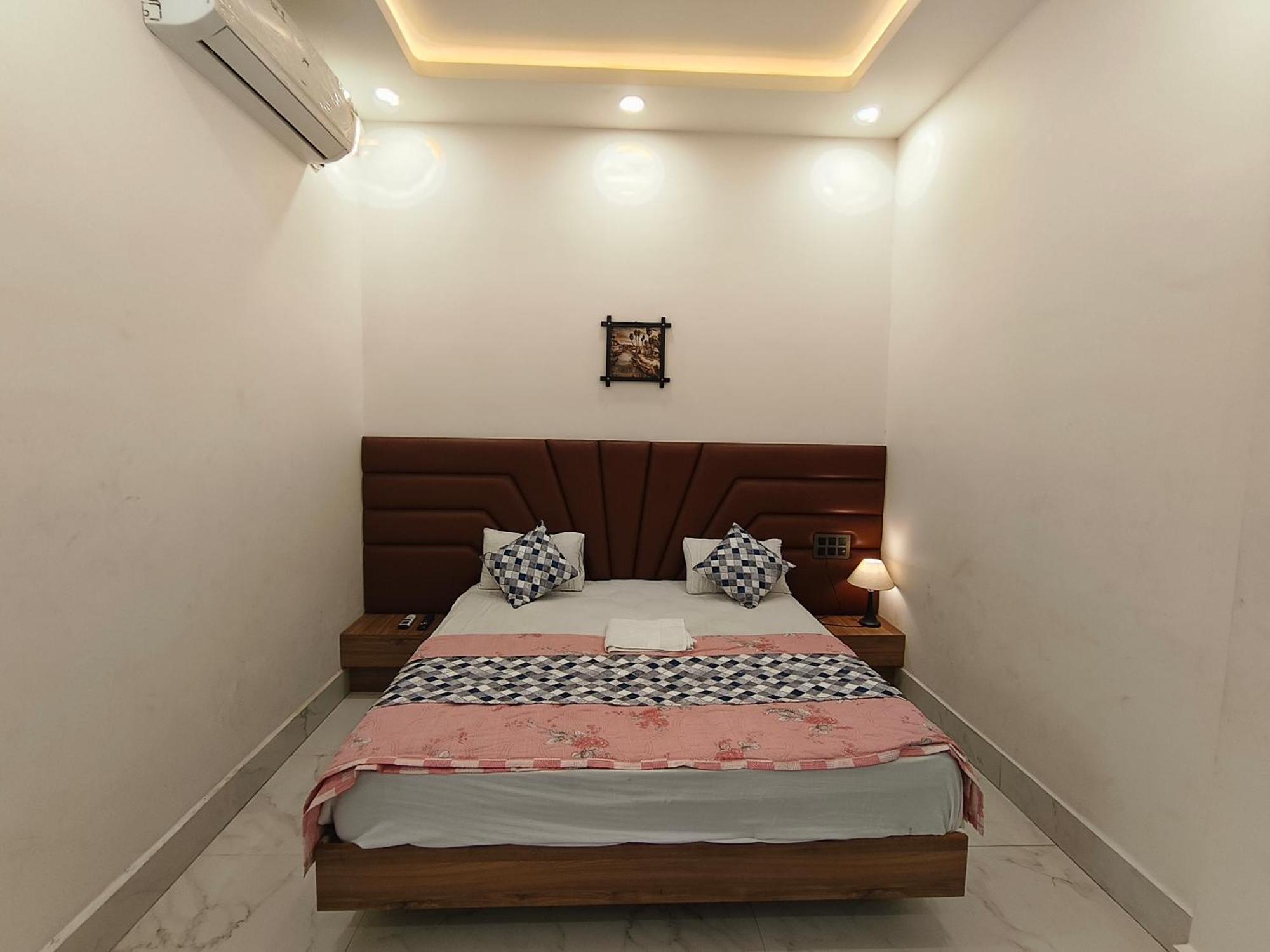 Hotel Modi Palace, Chanderi Mp Buitenkant foto