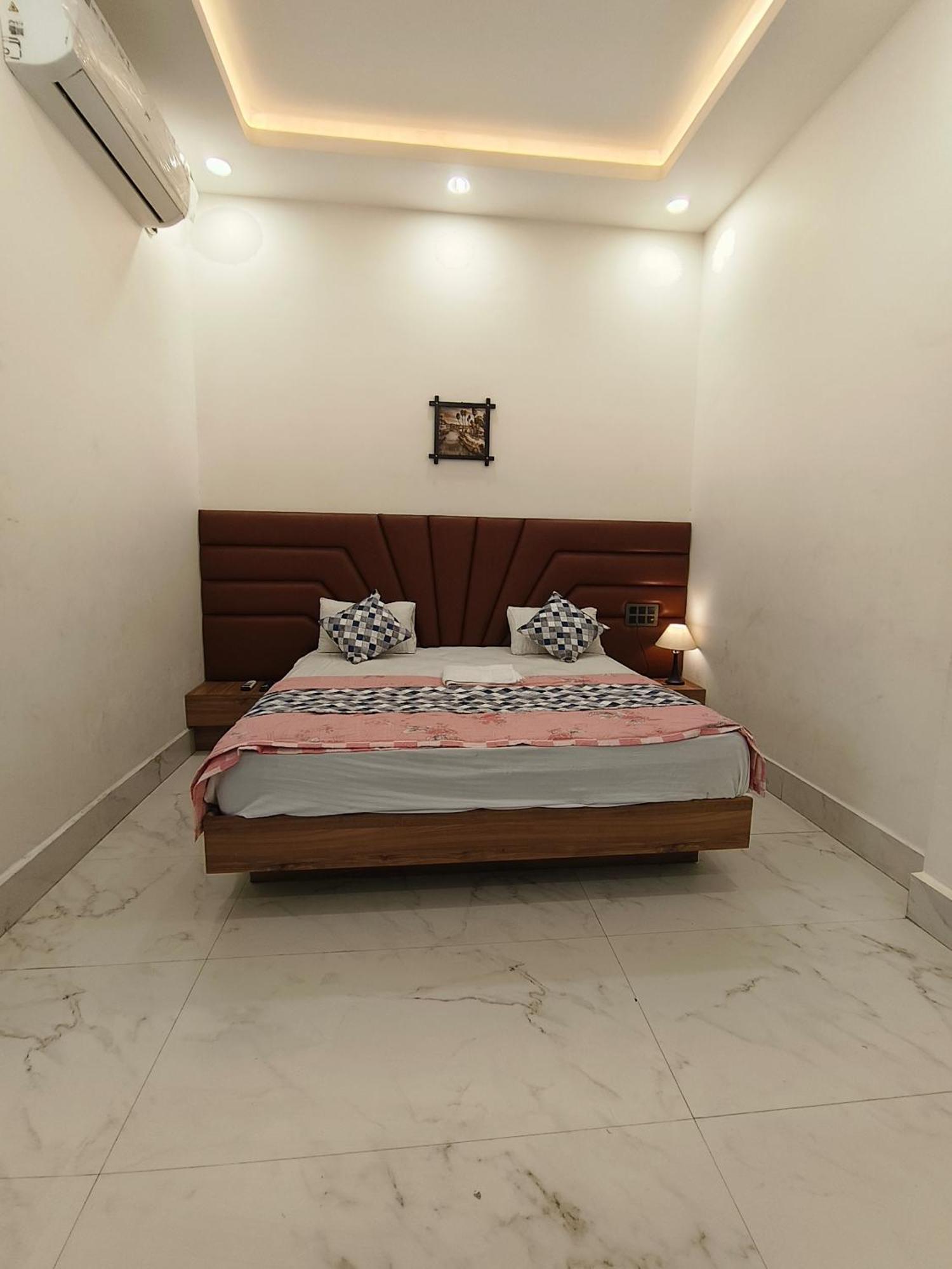 Hotel Modi Palace, Chanderi Mp Buitenkant foto