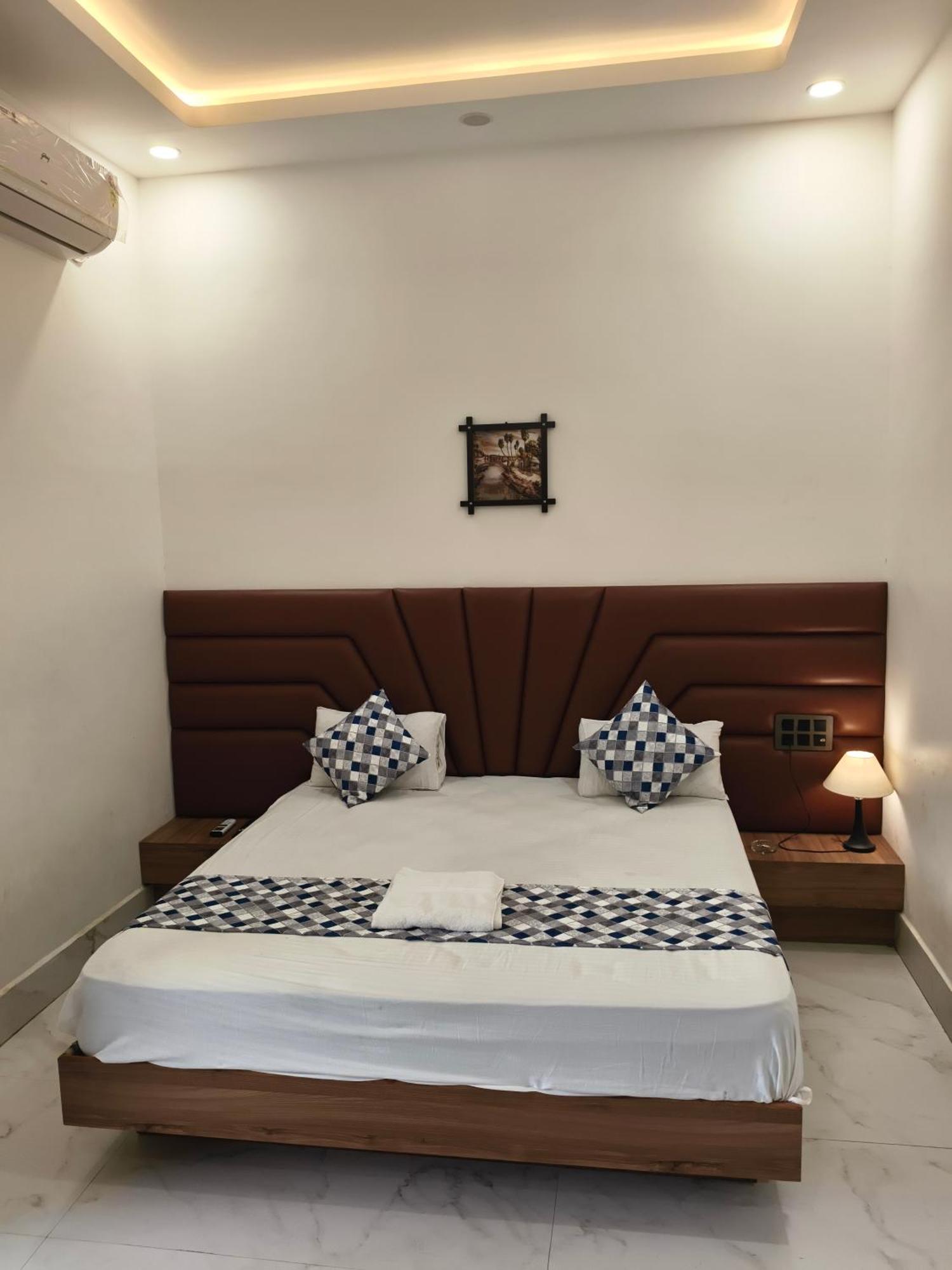 Hotel Modi Palace, Chanderi Mp Buitenkant foto