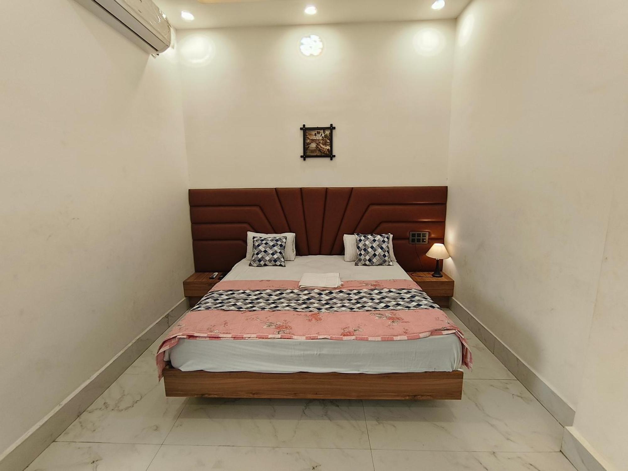 Hotel Modi Palace, Chanderi Mp Buitenkant foto
