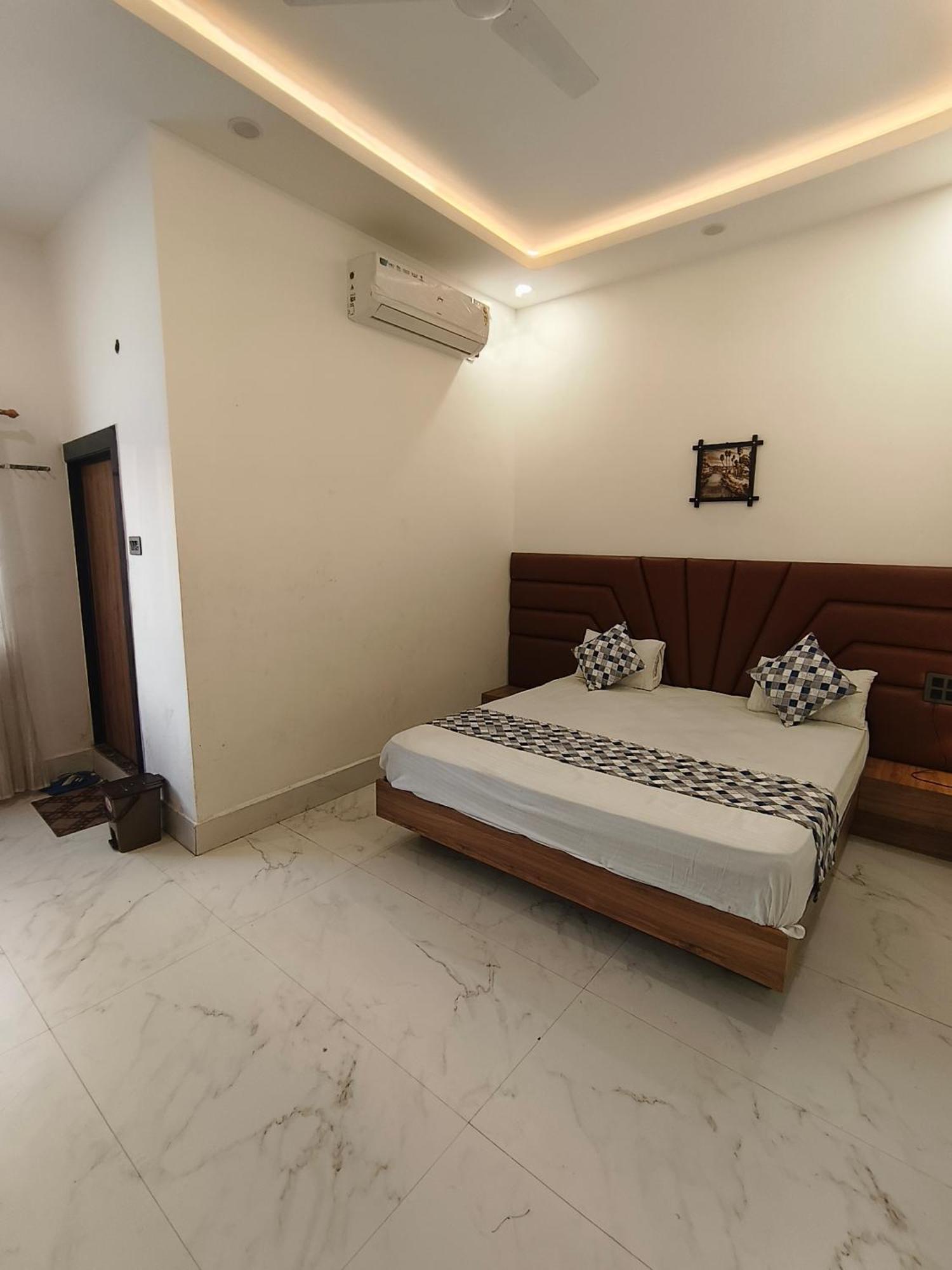 Hotel Modi Palace, Chanderi Mp Buitenkant foto